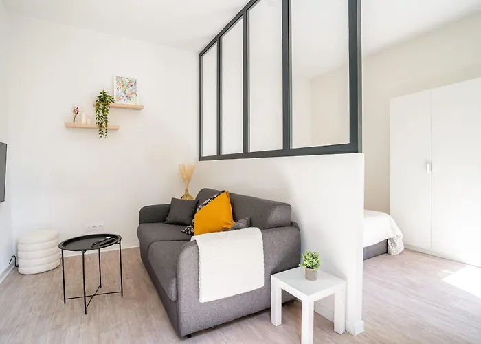 06Bz - Modern Apartment In The Heart Of The Port