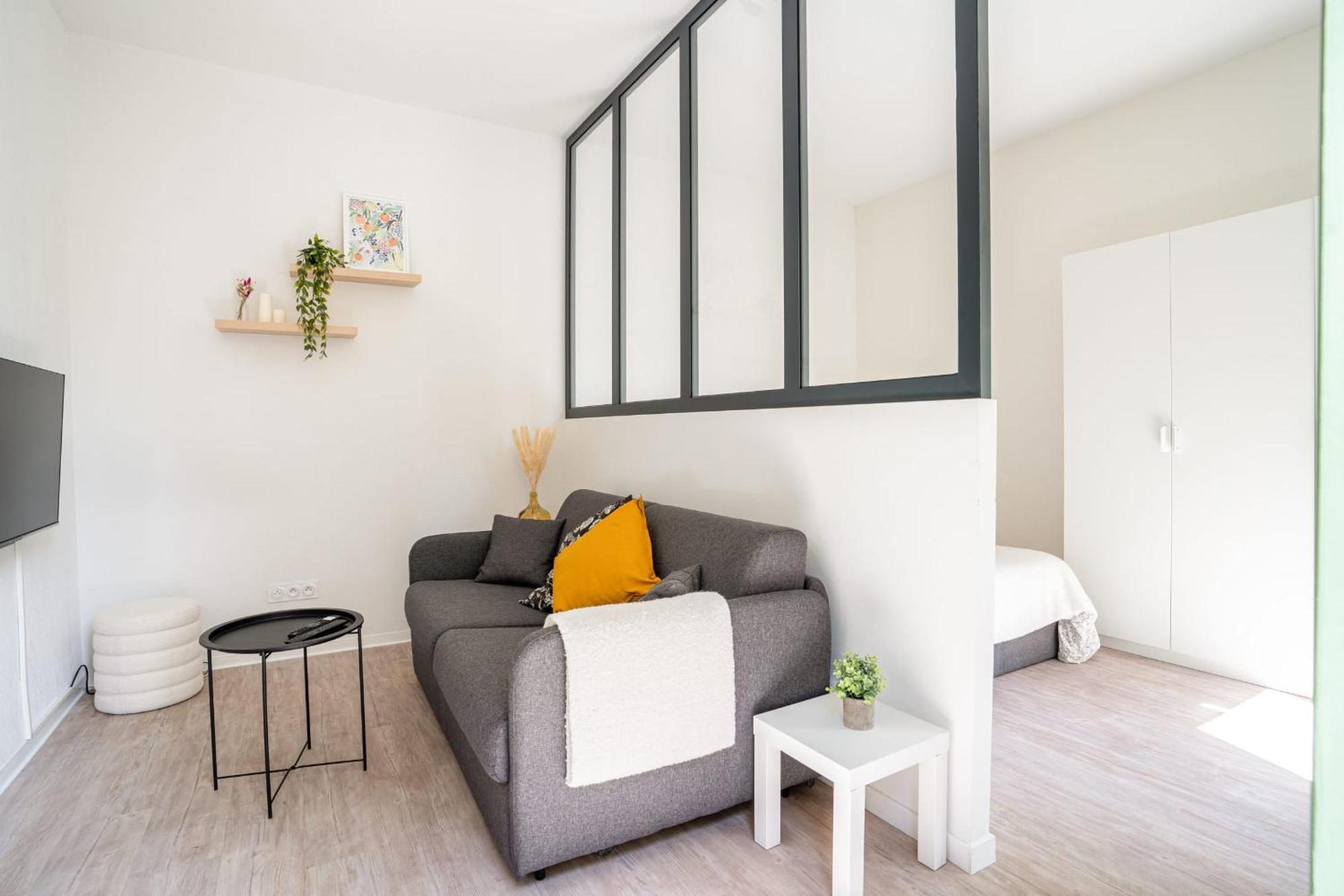 06bz - Modern In The Heart Of The Port * Niza