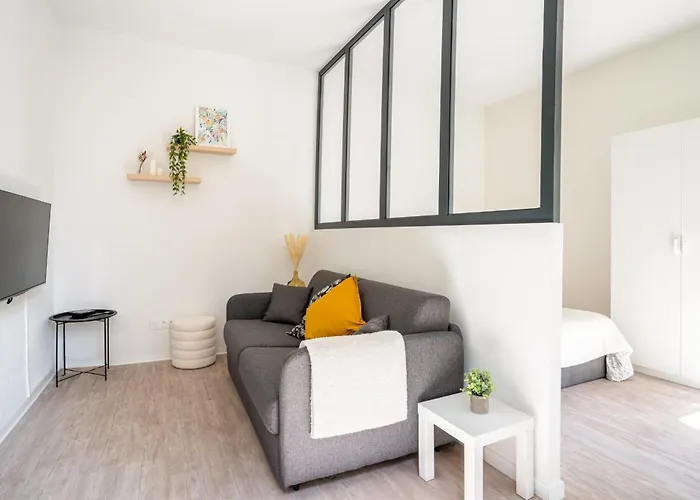 06Bz - Modern Apartment In The Heart Of The Port
